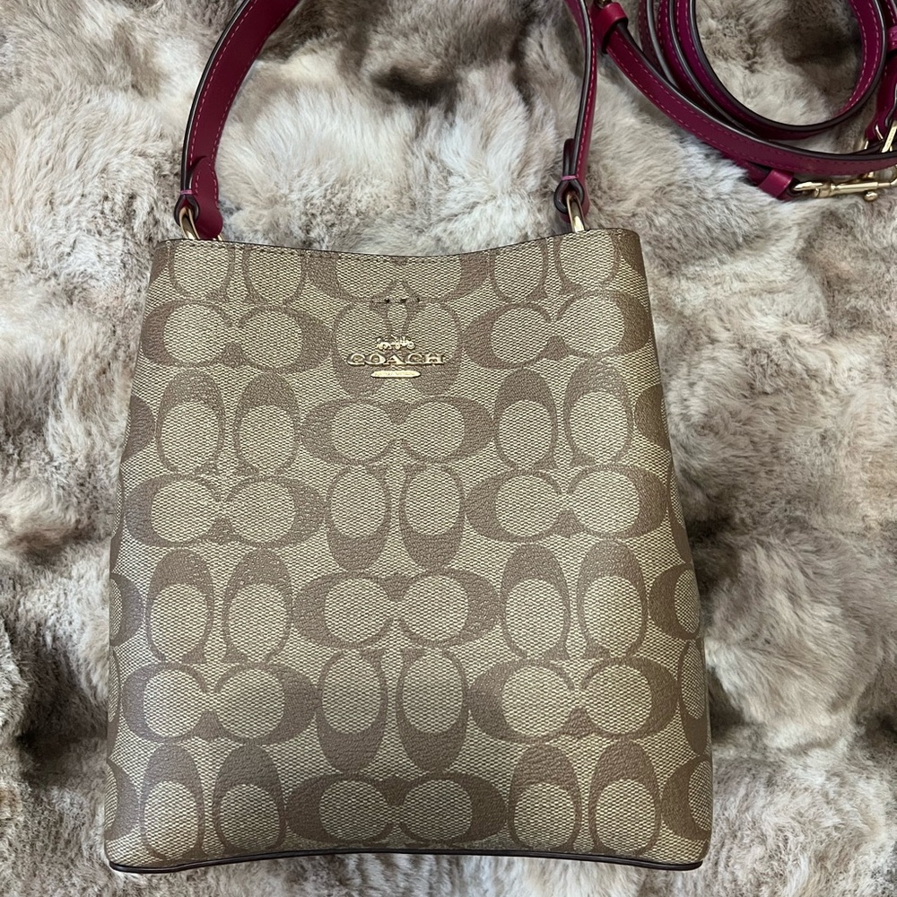Coach Signature Bright Violet Small Town Bucket Bag Crossbody